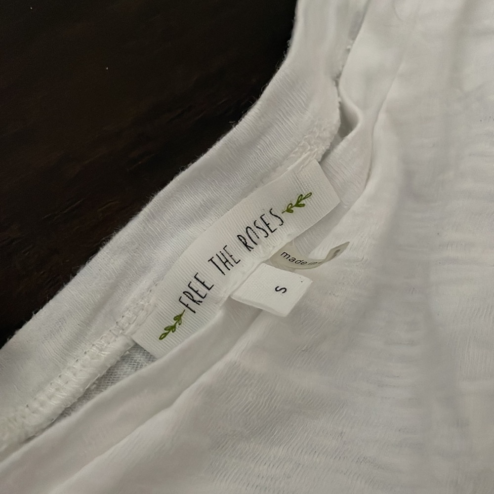 Free The Roses Top, Small - Picture 3 of 4
